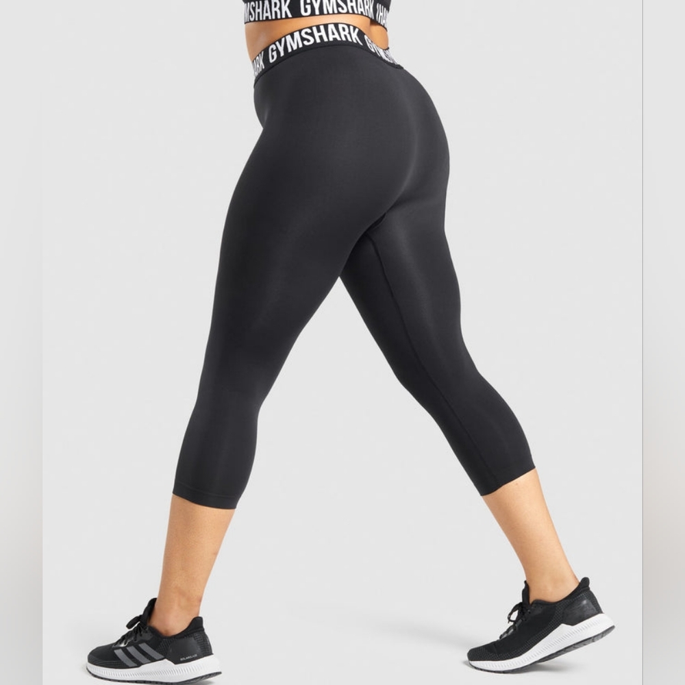 🌺Gymshark Fit Seamless Cropped Leggings in Black/White